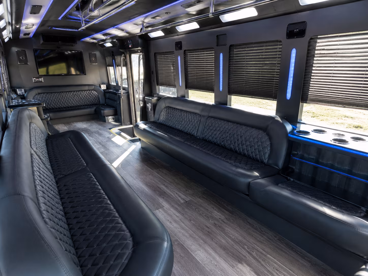 party buses and minibuses for tasting room crawls near novi